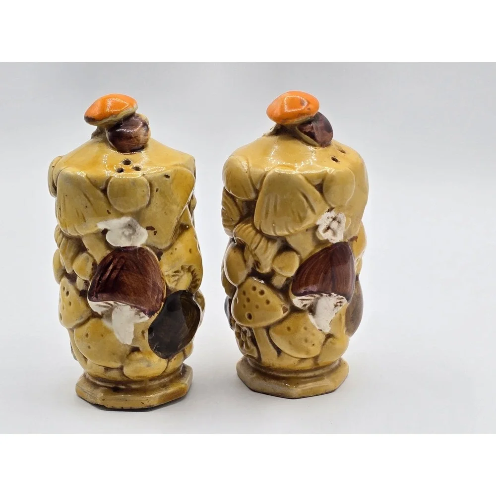 Fred Roberts Co adorable shakers